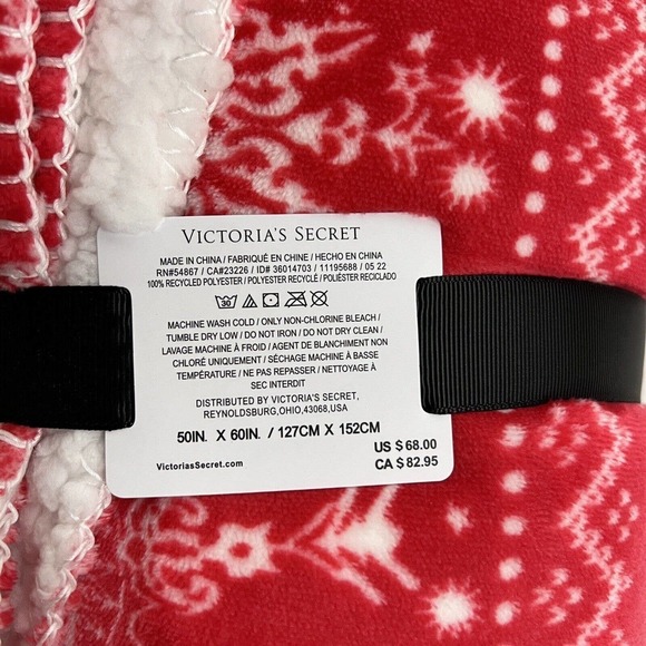 Victoria's Secret Red Holiday Throw Blanket Sherpa Snowflake VS Logo 50x60 - Picture 7 of 8